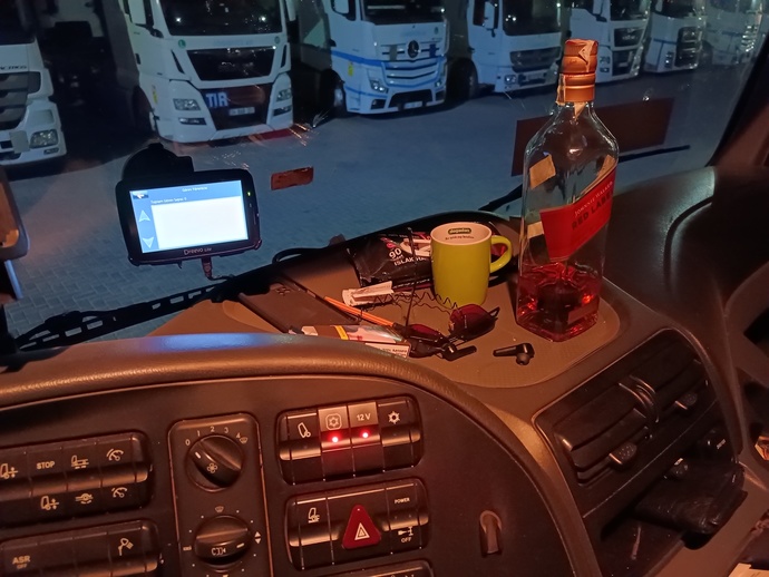 Yine gece kuşu kraliçesi olarak ayaktayım napıyosunuz bakalım?