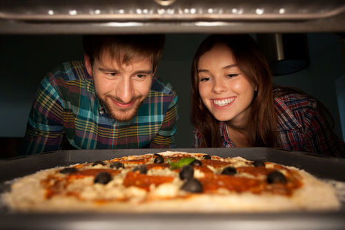 Birlikte pizza yapalım sen pizzayı ye bende seni