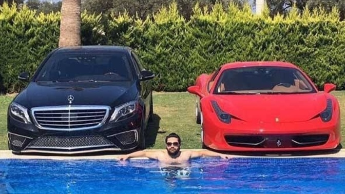 Çok para seni bozar mı?