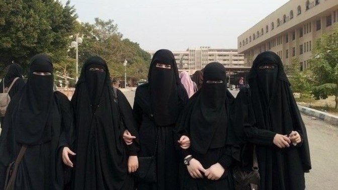 Ülkeye Şeriat gelse kara çarşaf giyer misiniz, yoksa başka ülkeye mi gidersiniz?