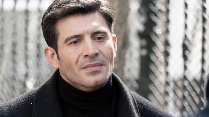 Camdaki Kiz, Hayri* hakkında ne düşünüyorsunuz? (Roldeki karakterini soruyorum )?