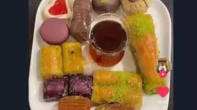 Çaya şeker atmadığım için şöyle küçük bir tabak hazırladım, nasıl olmuş?