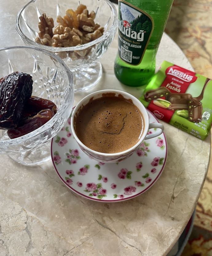 Kahveni ilk yudumladığında sana hissettirdiği ne oluyor? İçildi mi kahveler?