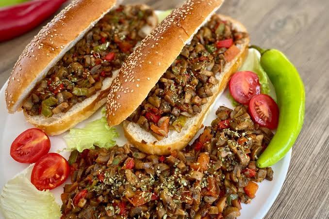 Geleneksel Yunan sakatat yemeği kokoretsi, dünyanın en iyi sakatat yemeği oldu. Kokoreçe benziyor değil mi?