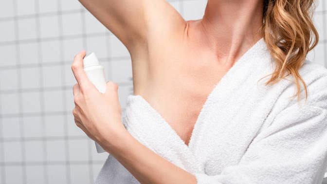 Deodorant sıkmayıp ter kokan birine deodorant hediye eder miydiniz?