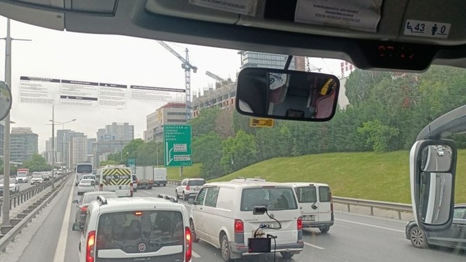 Bu İstanbul trafiğinden bıktım. Siz de bıktınız mı?
