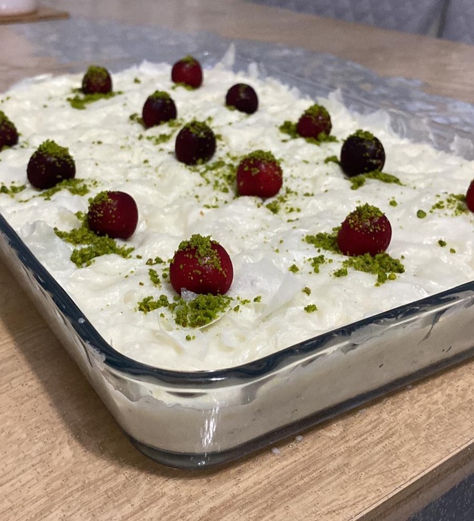 Güllaç sizce cevizli mi olmalı yoksa Antep fıstıklı mı?
