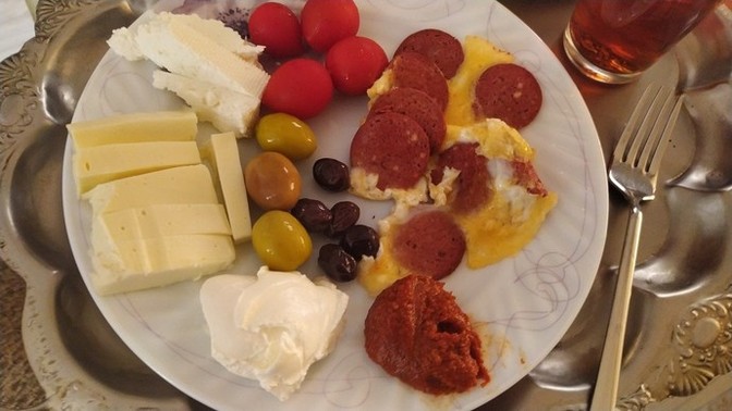 Kahvaltı için abartmış mıyım, bunlar çok mu?