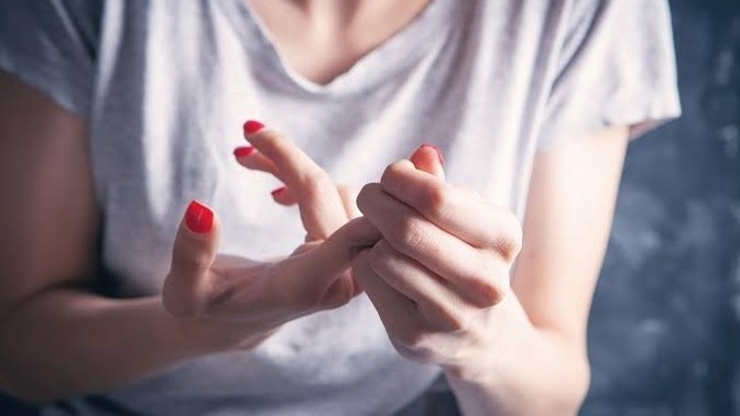 Parmak kütletme alışkanlığınız var mı?