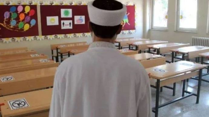 Okullara vaiz atanmasının meclis gündeminde olduğu iddia ediliyor. Sizce doğru karar mı?