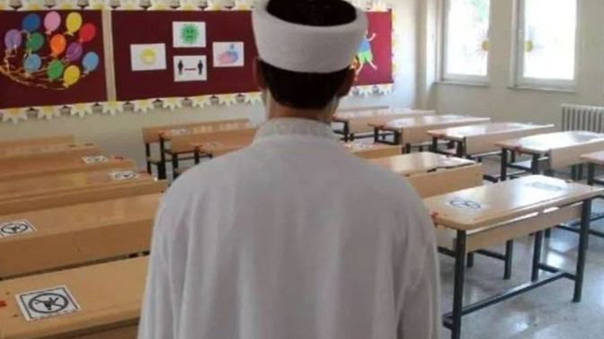 Okullara vaiz atanmasının meclis gündeminde olduğu iddia ediliyor. Sizce doğru karar mı?