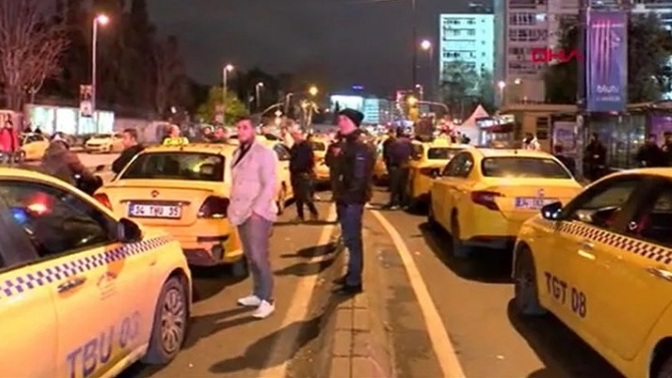 UEFA, İstanbul'a gelecek taraftarları taksiye binmemeleri yönünde uyardı! Sizce UEFA haklı mı?