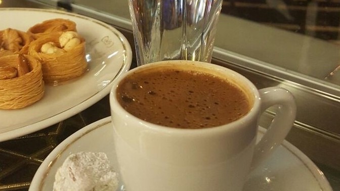 Gece yarısı içilen Türk kahvesi şekerli mi, sade mi olmalı?