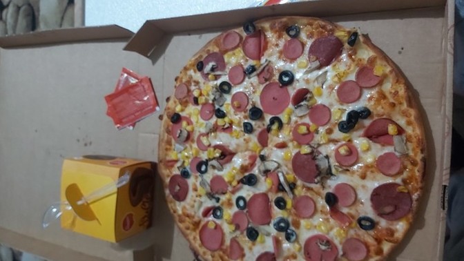 Bu saatte uyumayan aç olan var mı?