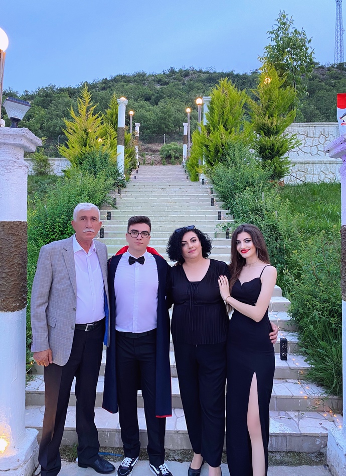Anneme mi benziyorum babama mı sizce?