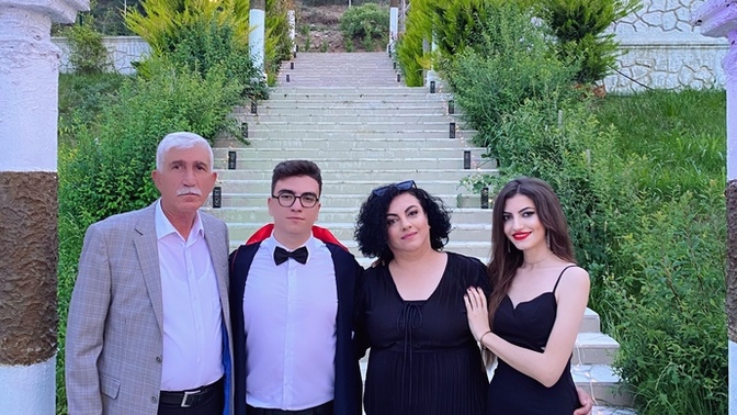 Anneme mi benziyorum babama mı sizce?