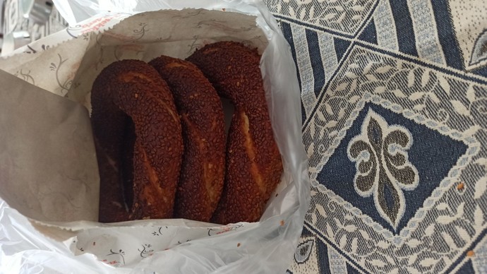 Gevrek simit sever misiniz?