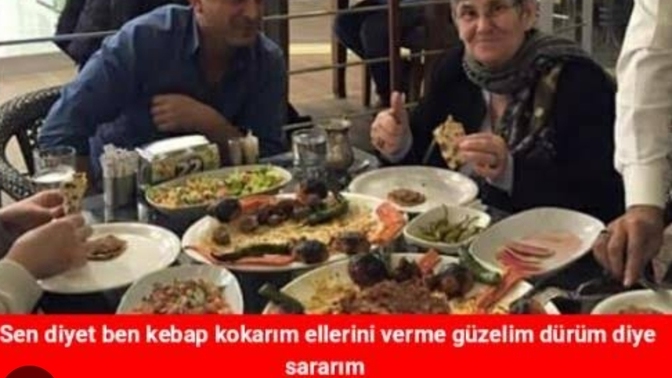 Pazar akşamı yemeğinde kebap yiyeceksiniz ve buradan kiminle yemek isterdiniz?
