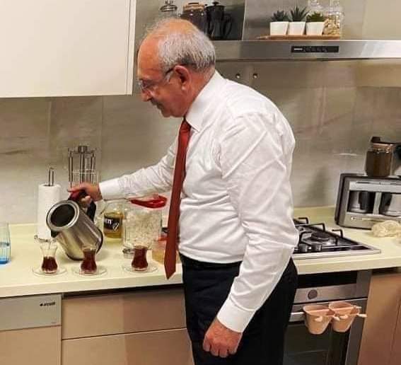 Kk nin demlediği çaydan kim içmek ister? Yalnız ben içmem 😁?