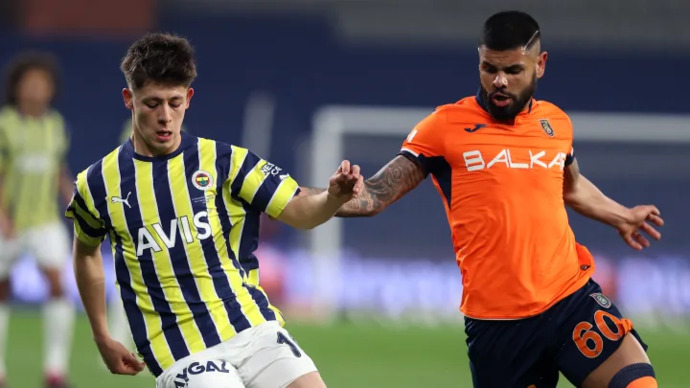 Şu an oynanan Fenerbahçe - Başakşehir maçının sonucu ne olur?