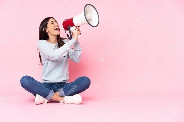 Bu kadın gibi elime megofon alıp KSye söylemek istediklerim var : ))