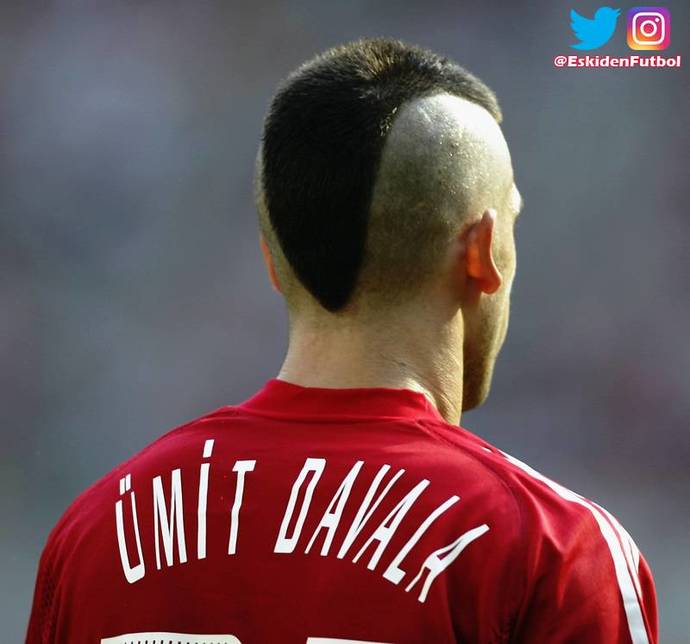Okan Bayülgen'in yeni saç tarzı çok şaşırttı! Siz böyle bir saç stili yapar mıydınız :D?