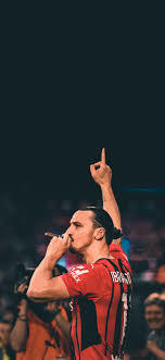 Dünyanın en iyi futbolcusu Zlatan İnrahimoviçdir aksini iddia eden var mı?