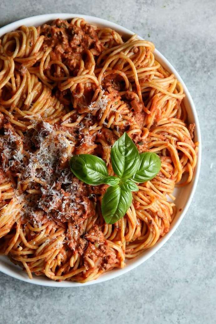 Spagettiye çubuk makarna demek görgüsüzlük mü?