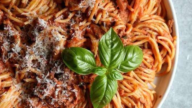 Spagetti'ye çubuk makarna demek görgüsüzlük mü?