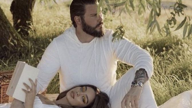 Eski sevgilim beni hala sevdiğini söylüyor ama çok ilgisiz davranıyor, neden?