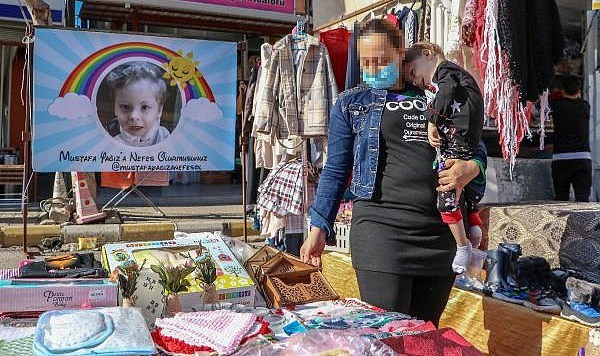 SMAdan hayatını kaybeden Mustafanın annesi, toplanan 25 milyon TLyi kişisel harcamalarına kullandıkları gerekçesiyle tutuklandı. Siz de kime güveneceğiz diye sorguladınız mı?