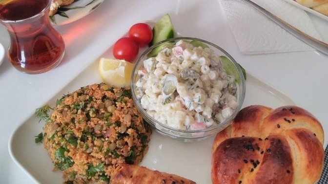Gün tabağında olmazsa olmaz yiyecek nedir?