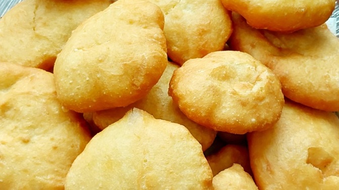 Cocukluğumuzun lezzeti pişi (hamur kızartması) sizce peynirlimi olmalı yoksa sademi olmalıdır?