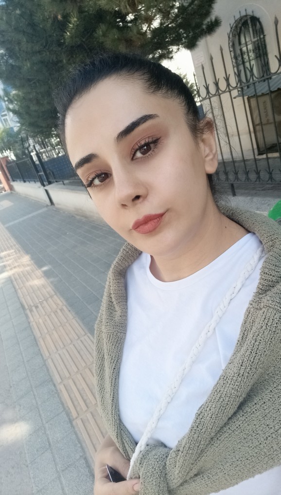 Düz, hafif dalgalı yoksa toplu mu hangi saç modeli güzel olmuş?