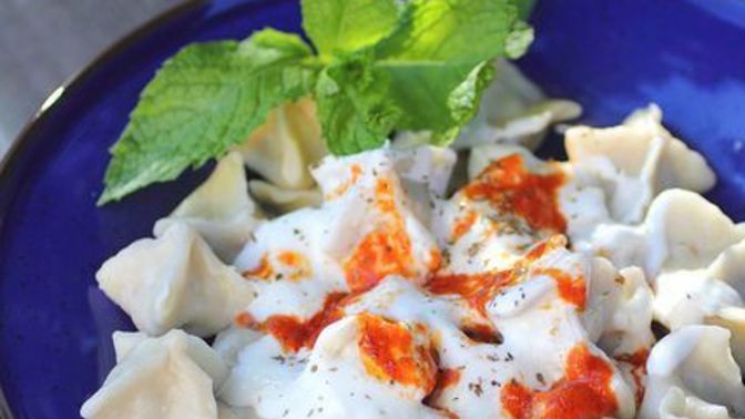 Mantının yanına ne tür salata gider?
