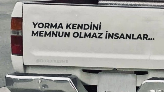 Yapmacık insanlar, yazdıkları ile sözleri ile uyguladıkları laubali hareketler ile sizleride sinir ediyor mu?