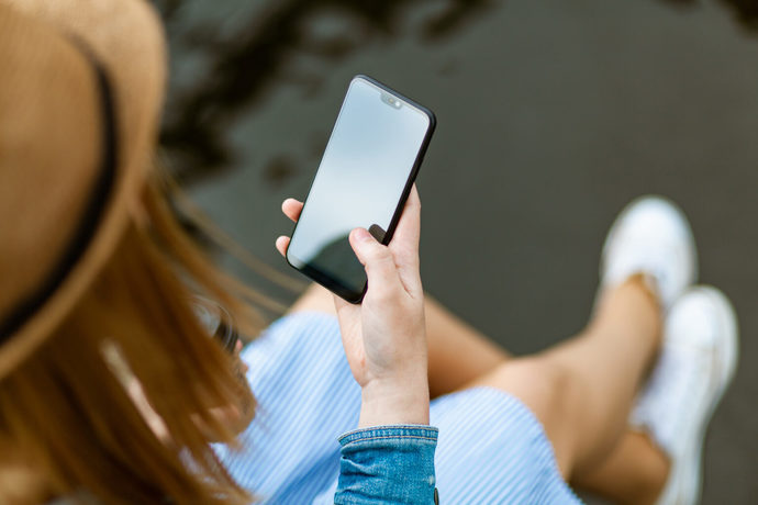 Eşinizin/sevgilinizin WhatsApp yazışmalarını okur musunuz?