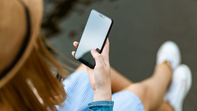 Eşinizin/sevgilinizin WhatsApp yazışmalarını okur musunuz?