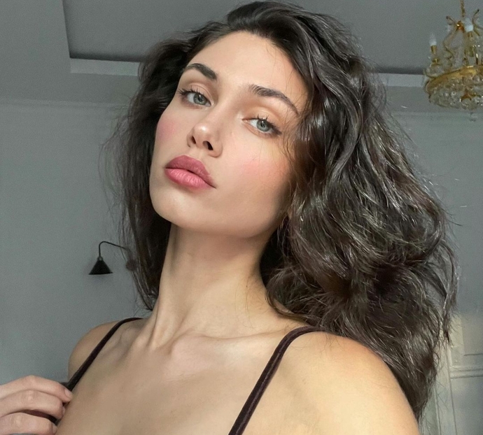 Barbara Palvin, Adriana Lima gibi ünlülerin güzelliği çok abartılmıyor mu?
