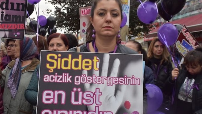 Türkiye’de halkın dörtte üçü erkeklerin eşlerini dövmesini meşru görüyor. Siz ne düşünüyorsunuz?