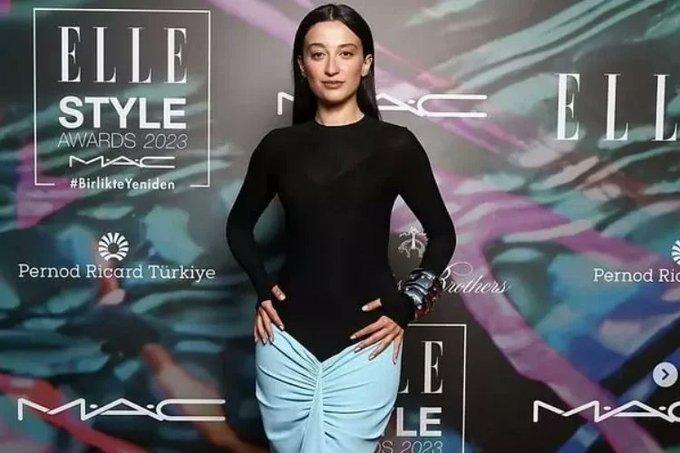Aldığı ödülü LGBTlilere ithaf eden Melike Şahinin Bursa konseri iptal edildi, Türkiyede özgür hissediyor musunuz?