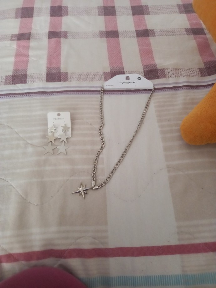 Çok samimi olmadığım kuzenimin düğünü için bu elbise güzel mi?