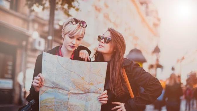 Arkadaşla yapılan mı yoksa sevgiliyle yapılan tatil mi eğlenceli geçer?