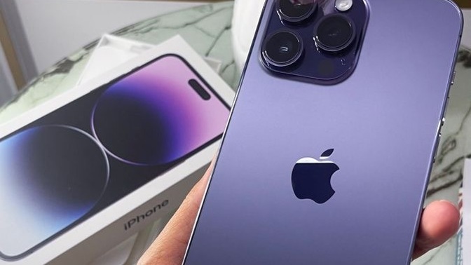 iPhone beyaz renk mi yoksa mor renk mi?