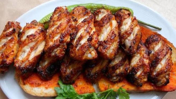 Tavuk kanat mangalda mı, fırında mı daha lezzetli?