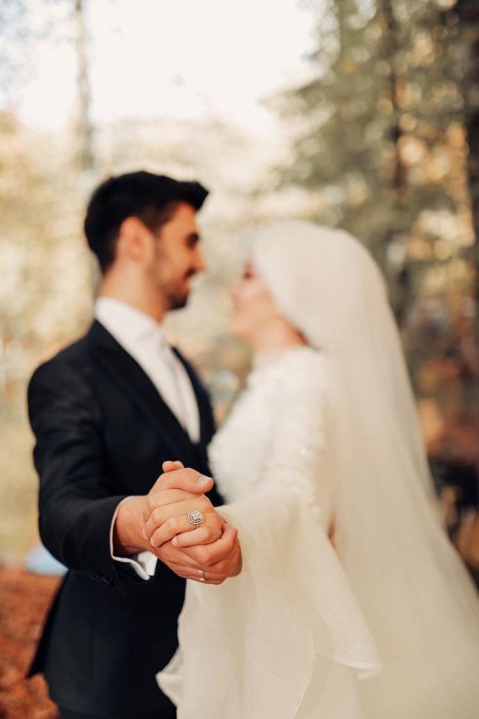 Sevdiğiniz anneniz ile anlaşamıyor olsa evlilik yapar mısınız?