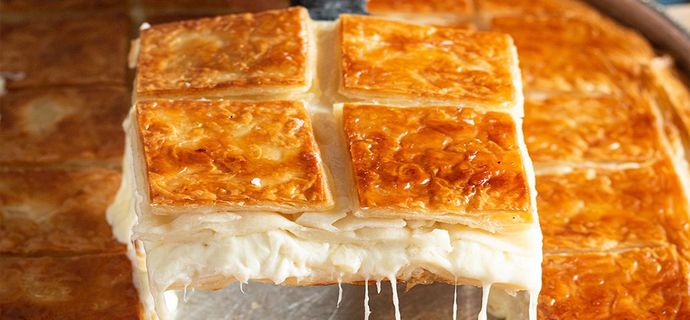 Böreğin yanında çay mı, ayran mı daha iyi gider?