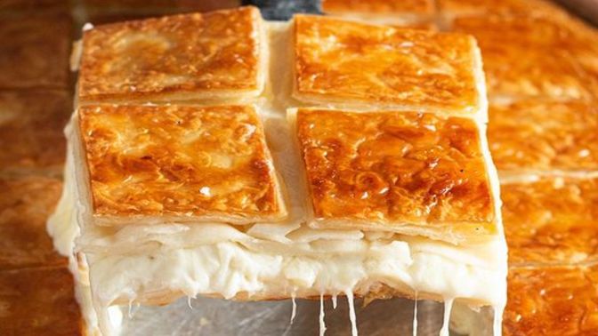 Böreğin yanında çay mı, ayran mı daha iyi gider?