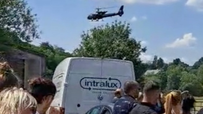 Kendi cenazesine helikopterle indi. Siz değerinizi bilmeyen aile üyelerine ders vermek için ne yapardınız?