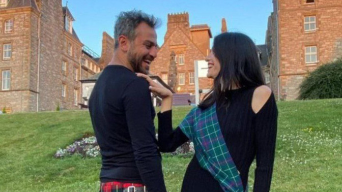 Erkan Kolçak Köstendil etek giydi hayranları ''Vartolu Mezarında Ters Döndü'' yorumu yaptılar, sizce yakıştı mı etek?